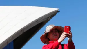 chinese tourists in Australia