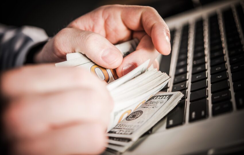 how Qantas Frequent Flyer makes money